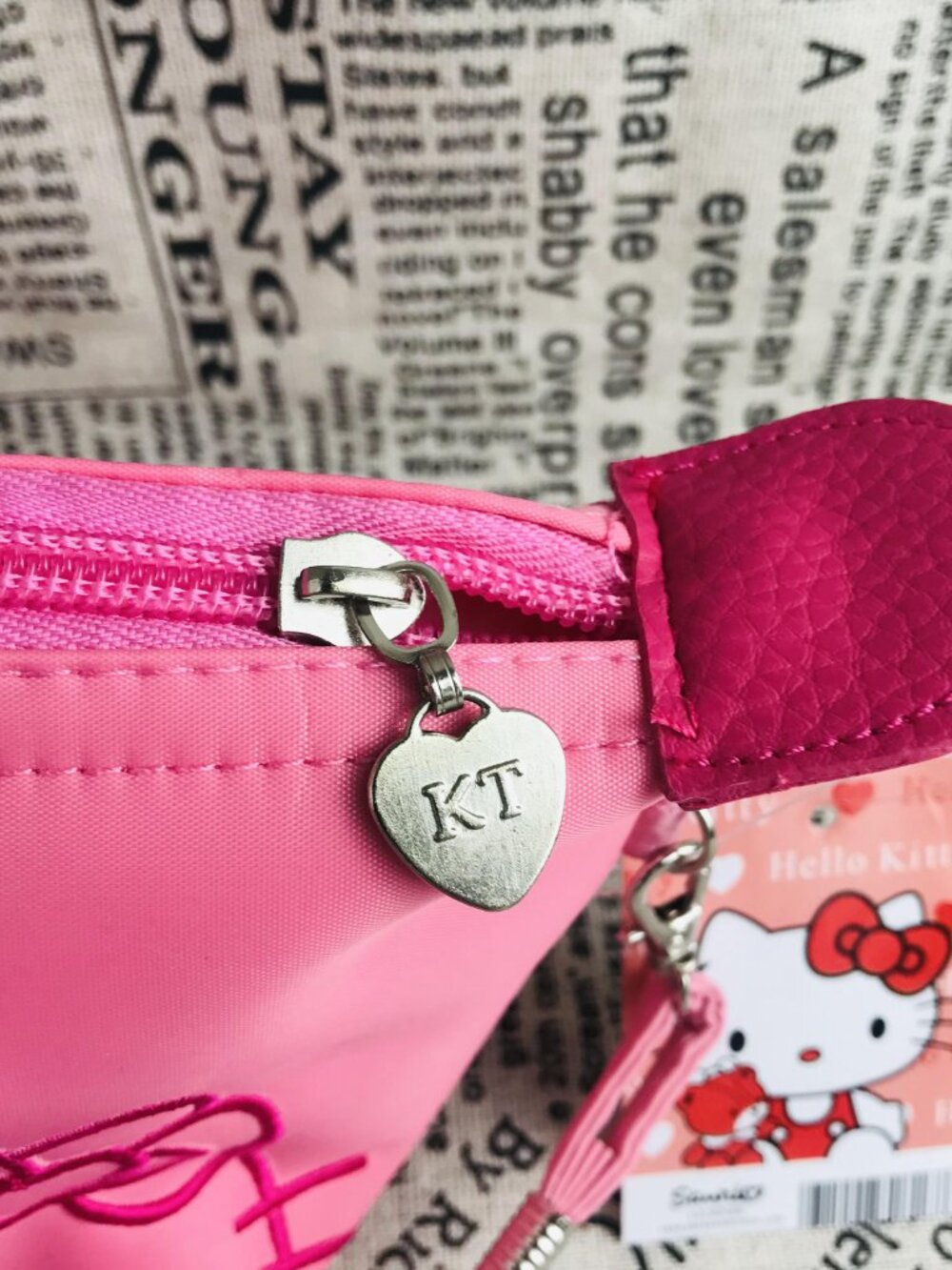 Hello Kitty MAKEUP BAG - Picture 3 of 7